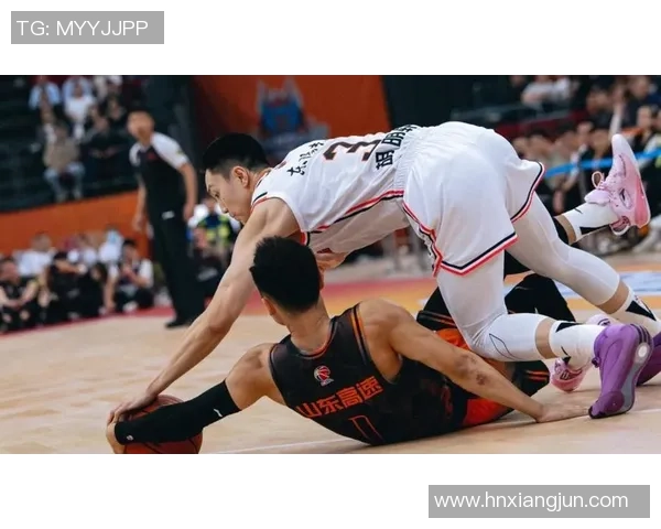 两连败，山东男篮小组出线难了，陶汉林13+7 陈玖璋连拿5分险反转