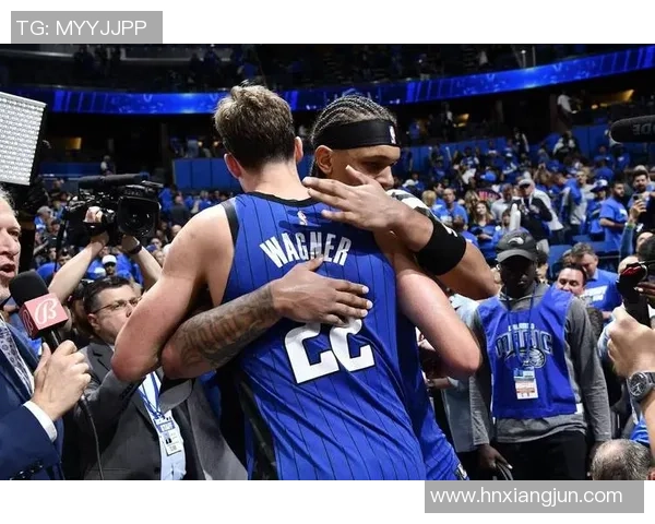 库里34+9迎里程碑！难耐戏法5人15+，勇士看走眼，三少都是神经刀